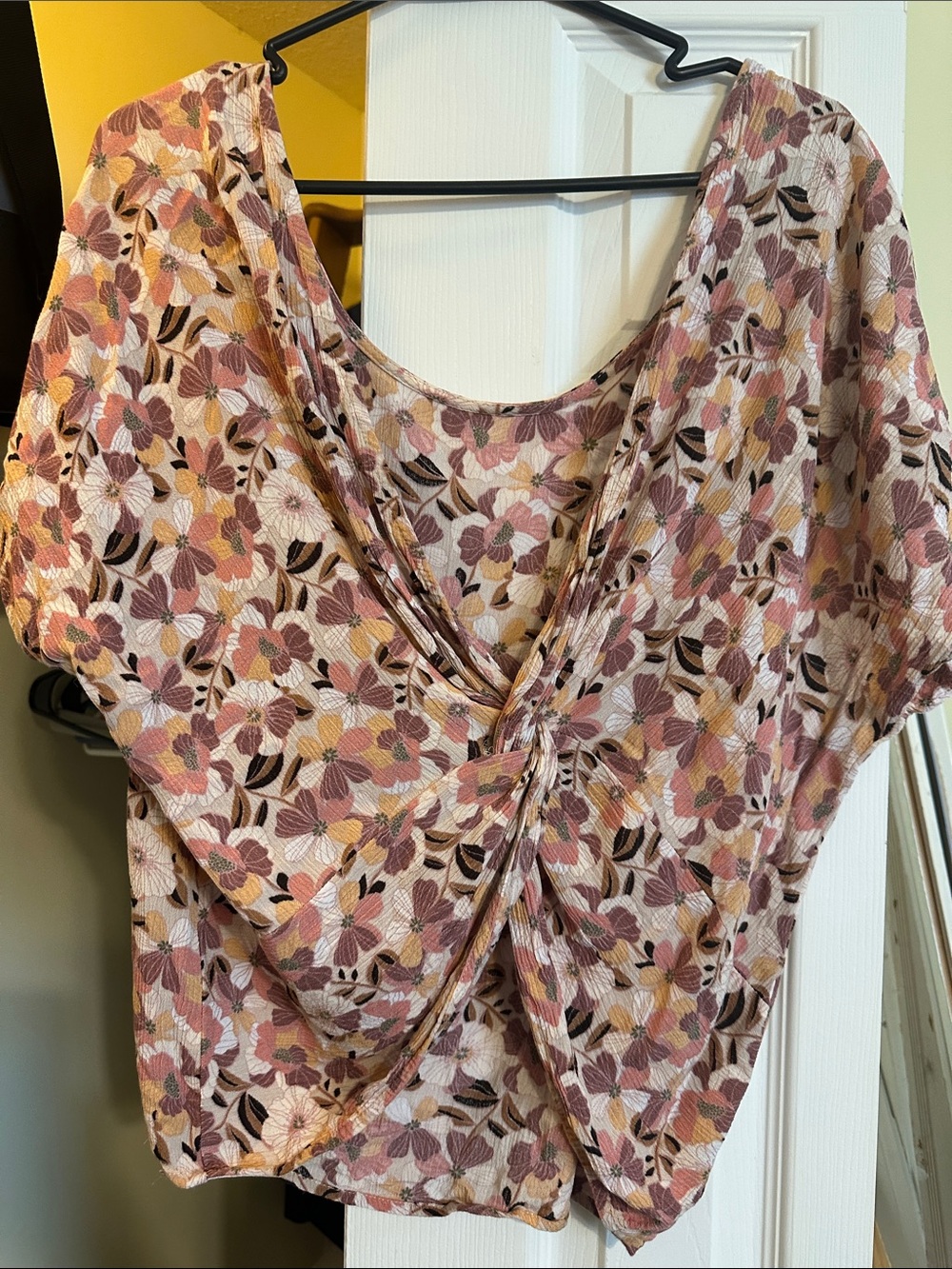 Women’s Floral Twist-Front Blouse in Blush and Cream